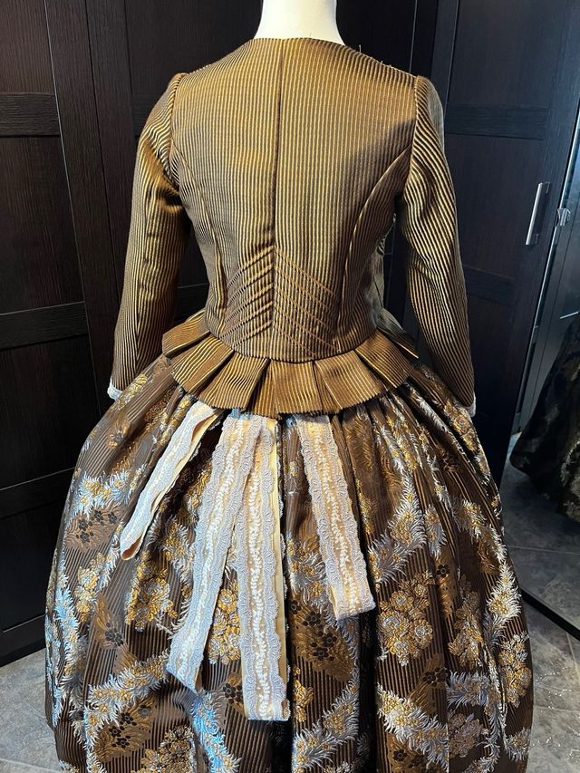 Traje de Fallera Marrón y Dorado