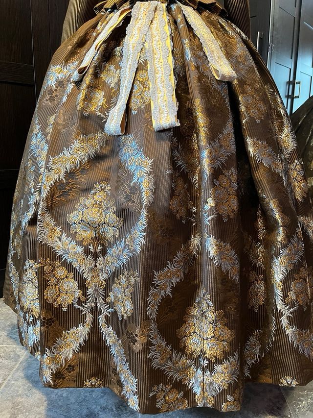 Traje de Fallera Marrón y Dorado