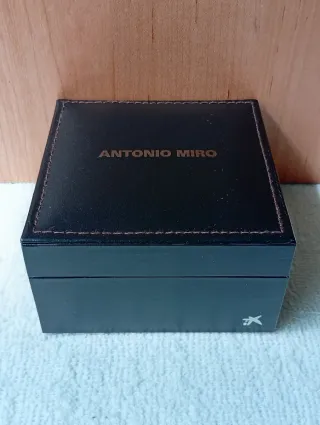 Caja reloj Antonio Miro