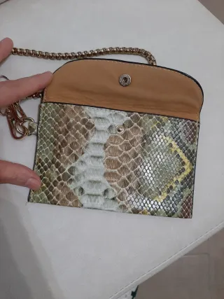 Porta cellulare con catena dorata