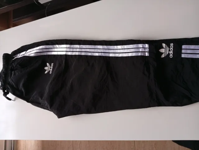 Chándal Adidas Negro con Rayas Blancas
