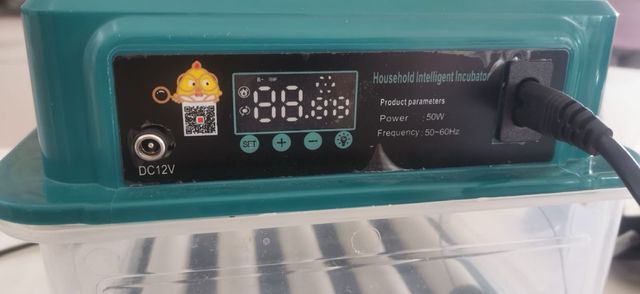 Incubadora para 12 pollitos