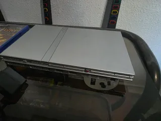 PlayStation 2 plateada + Juegos