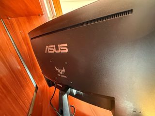Pantalla ASUS Curva Negra