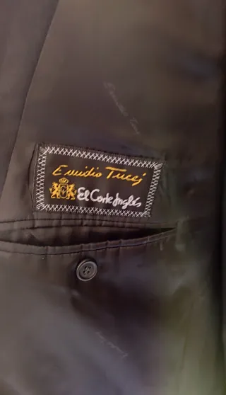 Conjunto de traje cruzado de Emilio Tucci.