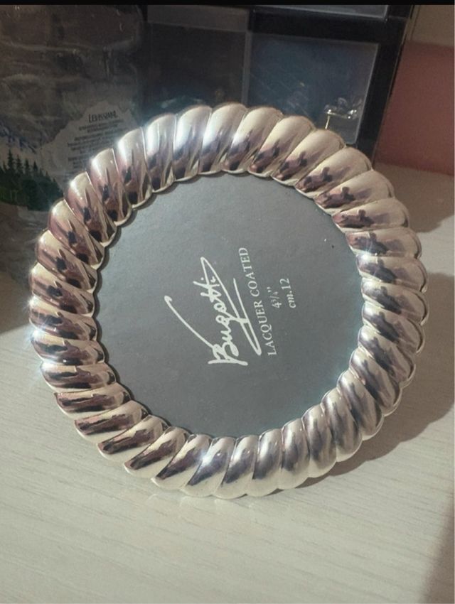 Cornice portafoto rotonda con appoggio. Nuova.