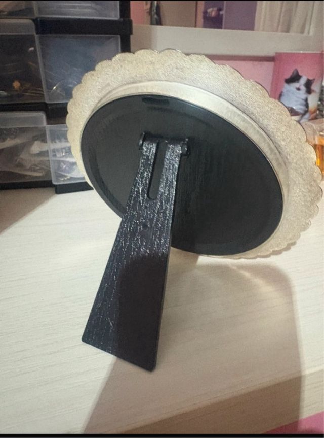 Cornice portafoto rotonda con appoggio. Nuova.