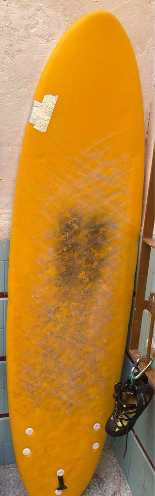 Tabla de surf amarilla