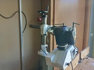 Alimentador para tupi de carpintería de madera más