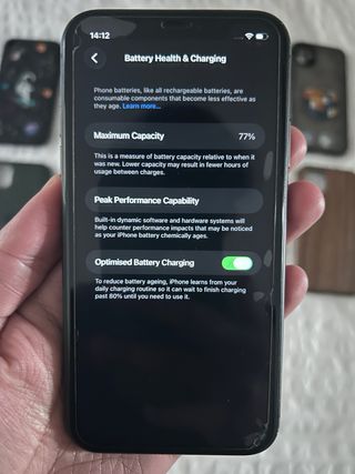 iPhone 11 128GB + 8 fundas