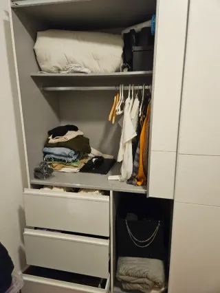 Armadio Conforama con porte scorrevoli e cassetti