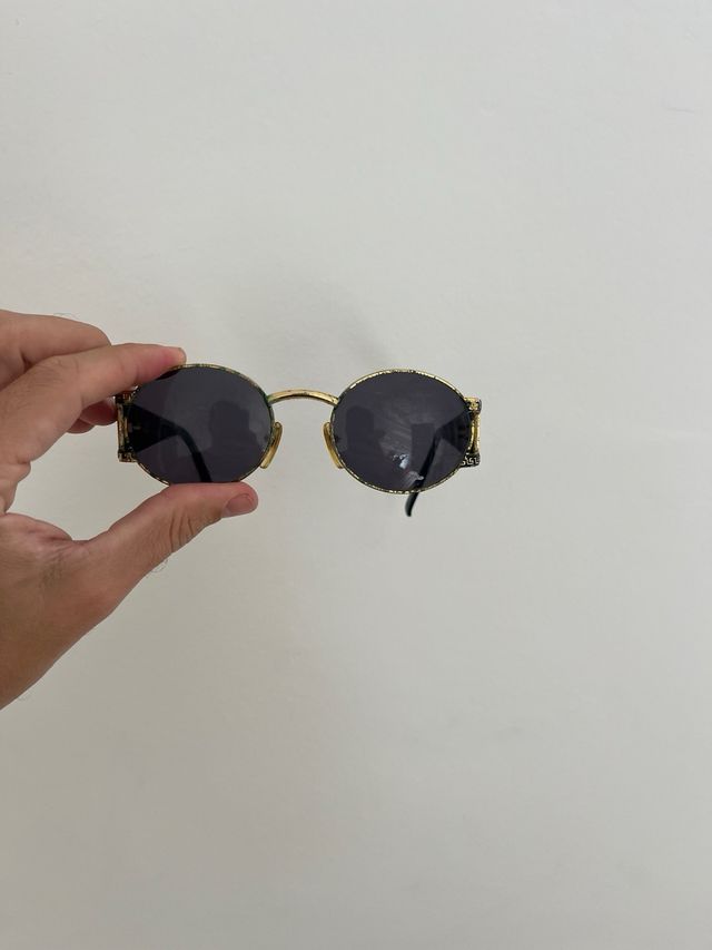 Gafas de sol Versace doradas y negras