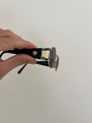 Gafas de sol Versace doradas y negras