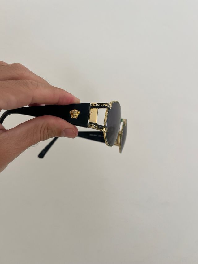 Gafas de sol Versace doradas y negras