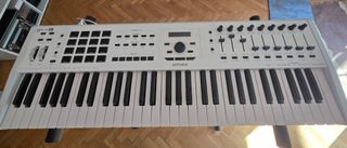 Teclado Controlador MIDI Arturia Keylab 61 MKII