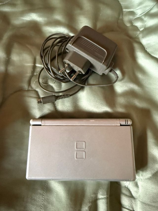 Nintendo DS Plata Cargador Incluido