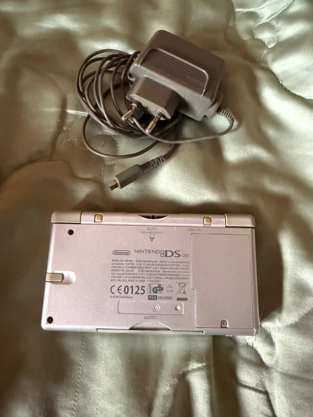 Nintendo DS Plata Cargador Incluido