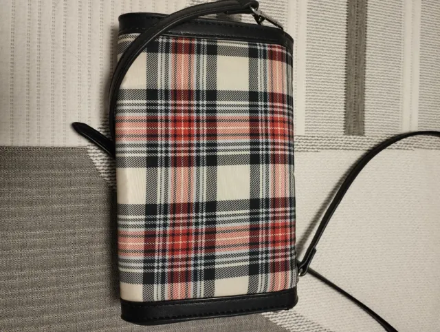 Bolso Benetton Cuadros Rojo y Blanco