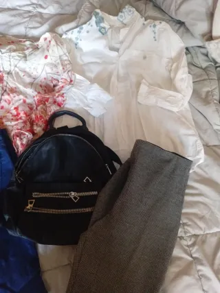 Lote Ropa Mujer Talla S y Mochila Negra