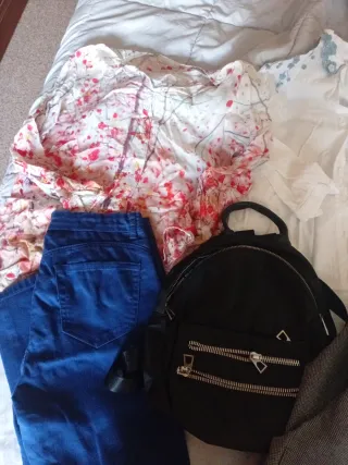 Lote Ropa Mujer Talla S y Mochila Negra