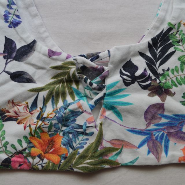 Top floral cruzado blanco