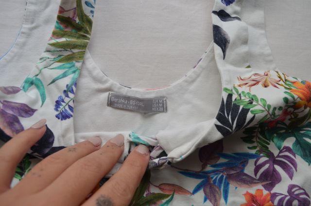 Top floral cruzado blanco