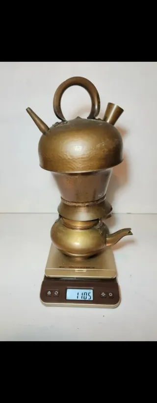 Antiche teiere in ottone e rame vintage orientali