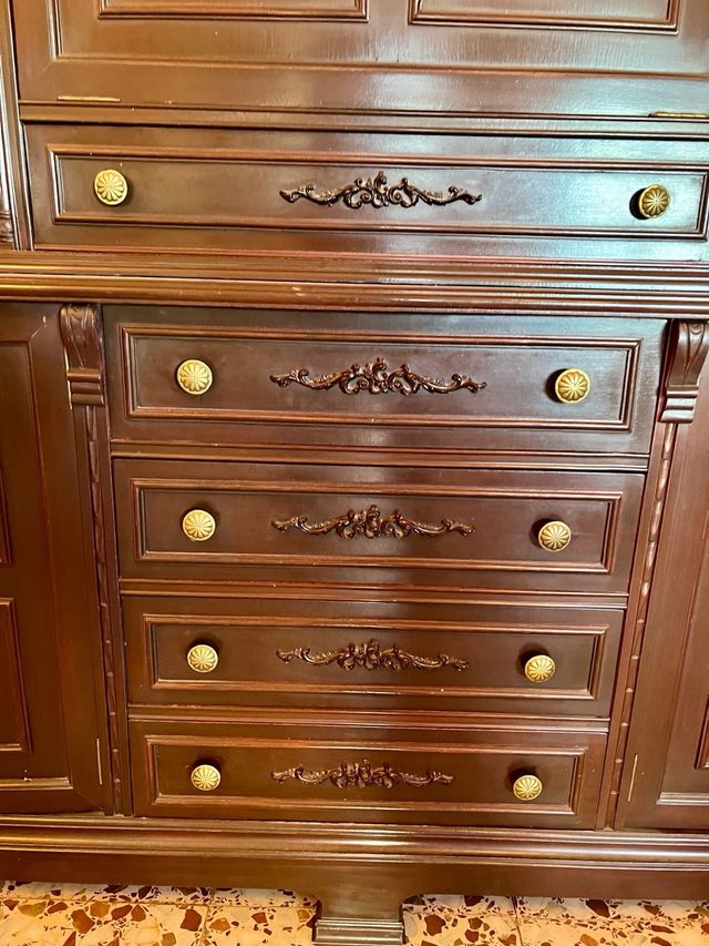 Mueble aparador clásico de salón en madera maciza