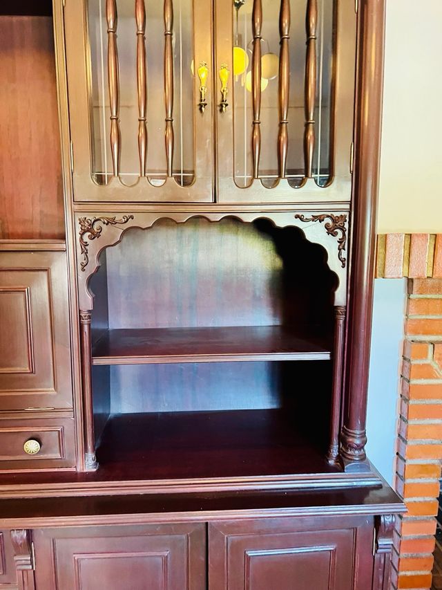 Mueble aparador clásico de salón en madera maciza