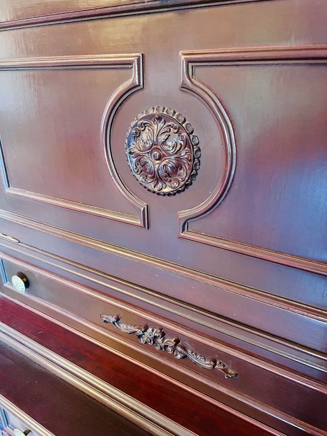 Mueble aparador clásico de salón en madera maciza