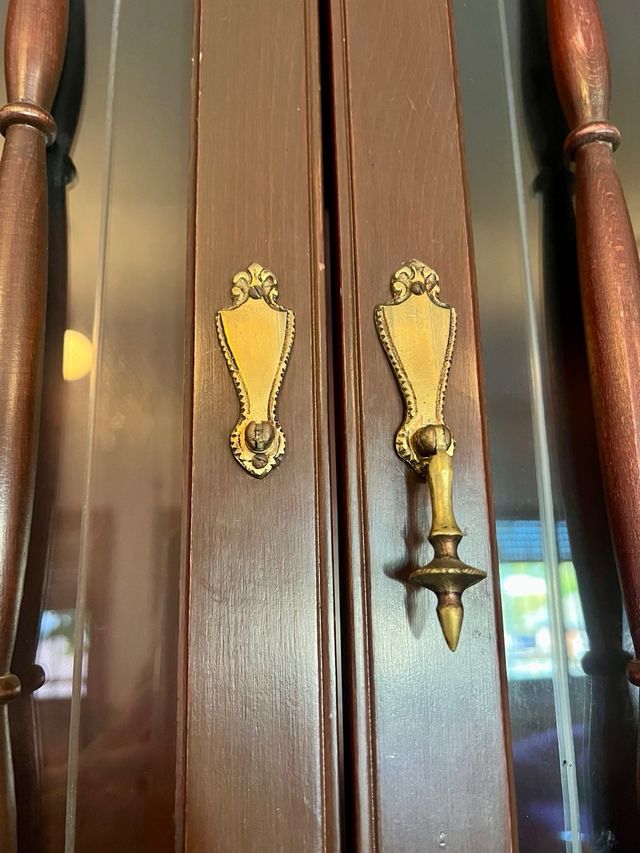 Mueble aparador clásico de salón en madera maciza