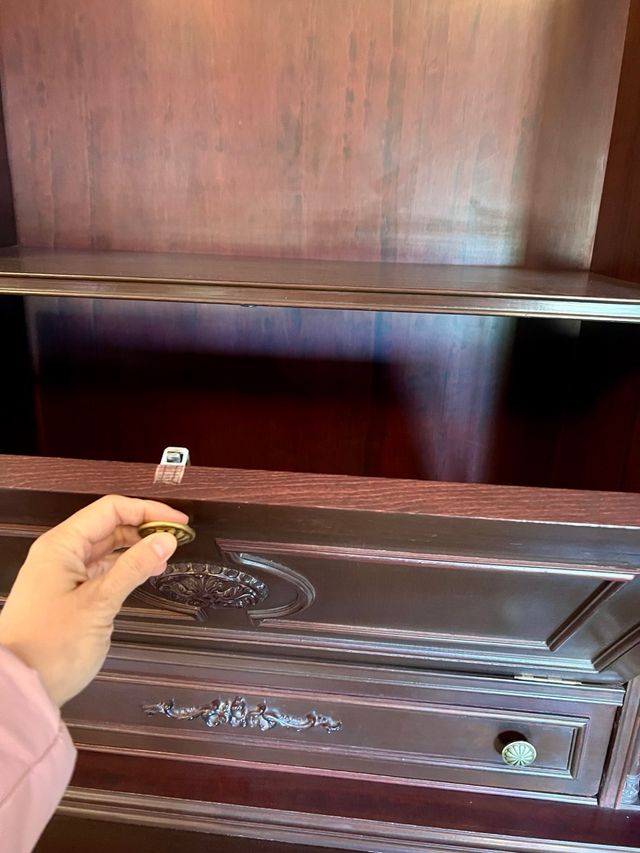 Mueble aparador clásico de salón en madera maciza