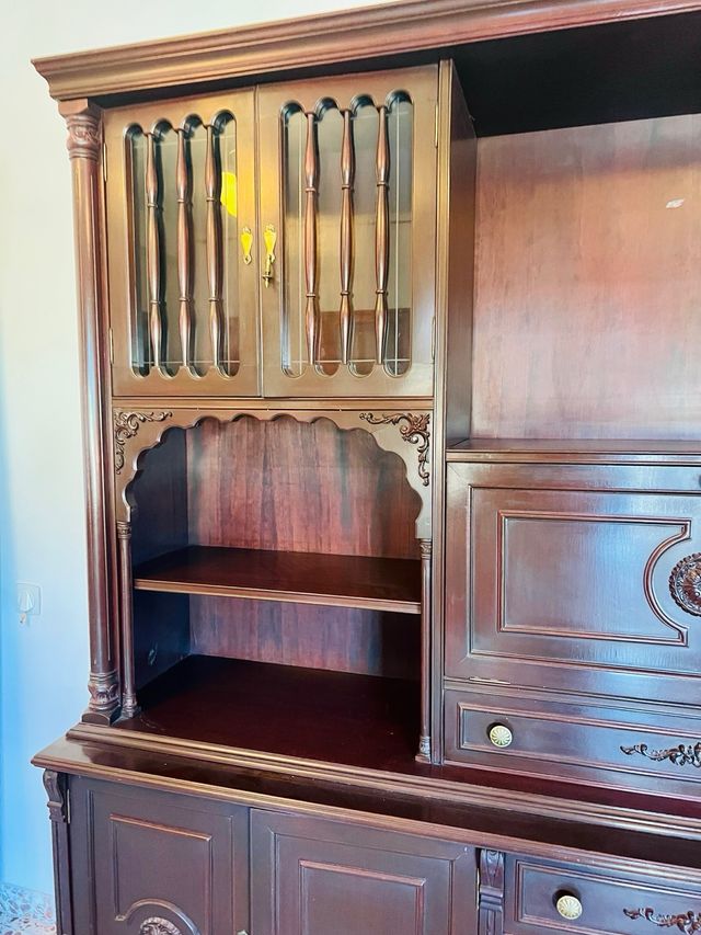 Mueble aparador clásico de salón en madera maciza