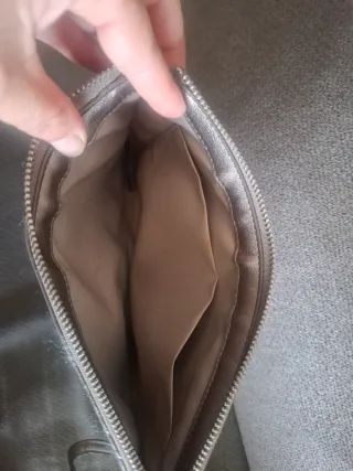 Cartera tous de mano beige y plateada