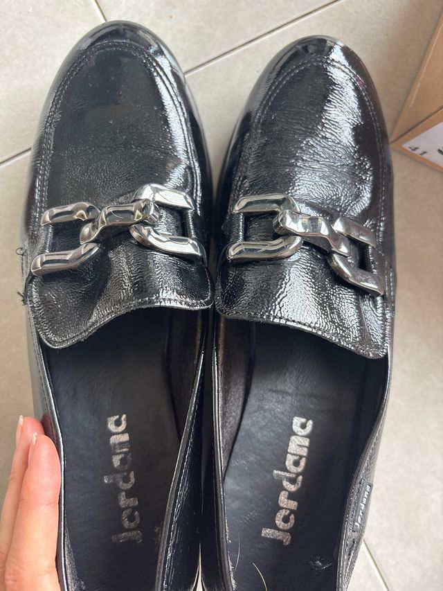 Mocasines charol Jordana hebilla talla 41