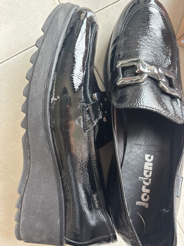 Mocasines charol Jordana hebilla talla 41