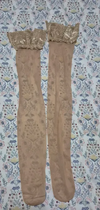 Medias finas de encaje beige