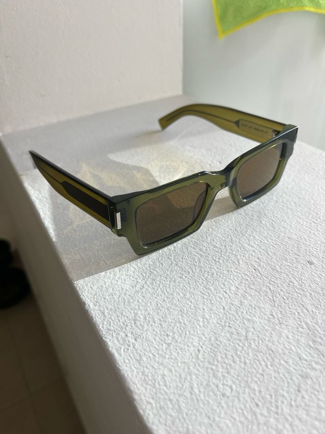 Gafas de sol Yves Saint Laurent verdes