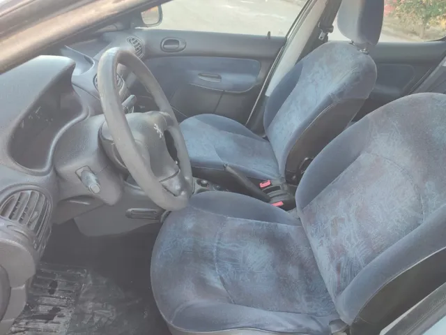 Peugeot 206 2001 2.0HDI 181.000