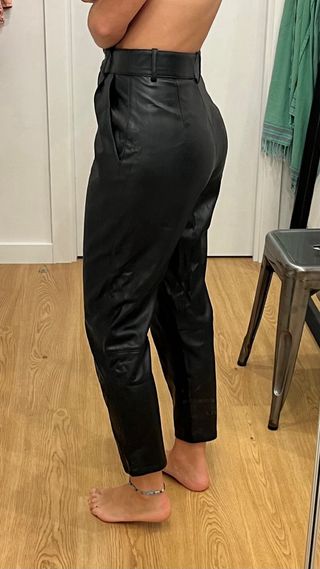 Pantalón cuero ecológico tiro alto T36