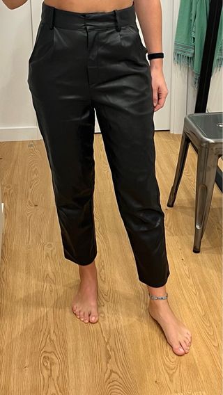 Pantalón cuero ecológico tiro alto T36