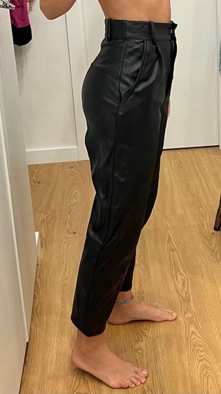 Pantalón cuero ecológico tiro alto T36