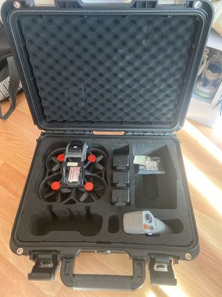 DJI AVATA con mando, baterias y maletín