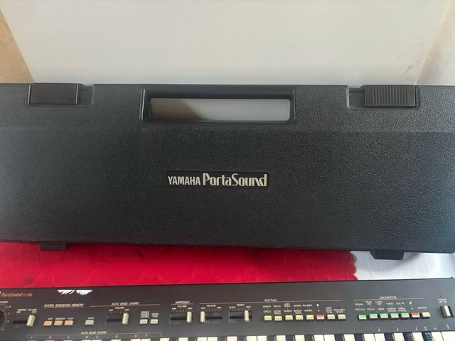 Pianola Yamaha PortaSound PS-400