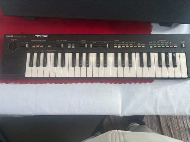 Pianola Yamaha PortaSound PS-400