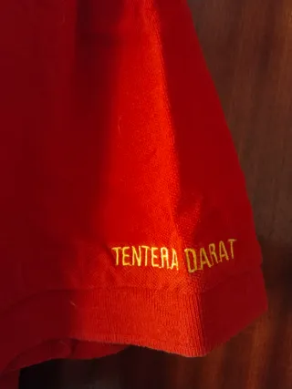 Polo militar Malasia rojo