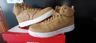 Zapatillas Nike Marrones y Blancas