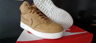 Zapatillas Nike Marrones y Blancas