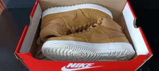 Zapatillas Nike Marrones y Blancas