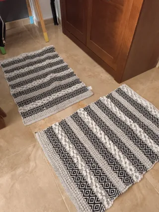 2 Tappeti Tessuti Design Geometrico